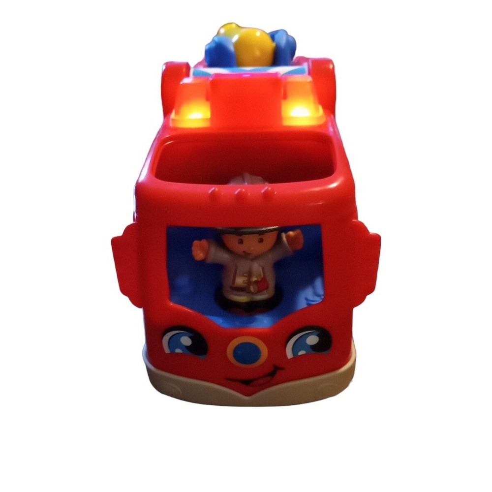 FISHER-PRICE Little People Firetruck & Fireman Lights Sirens Sounds Red Yellow